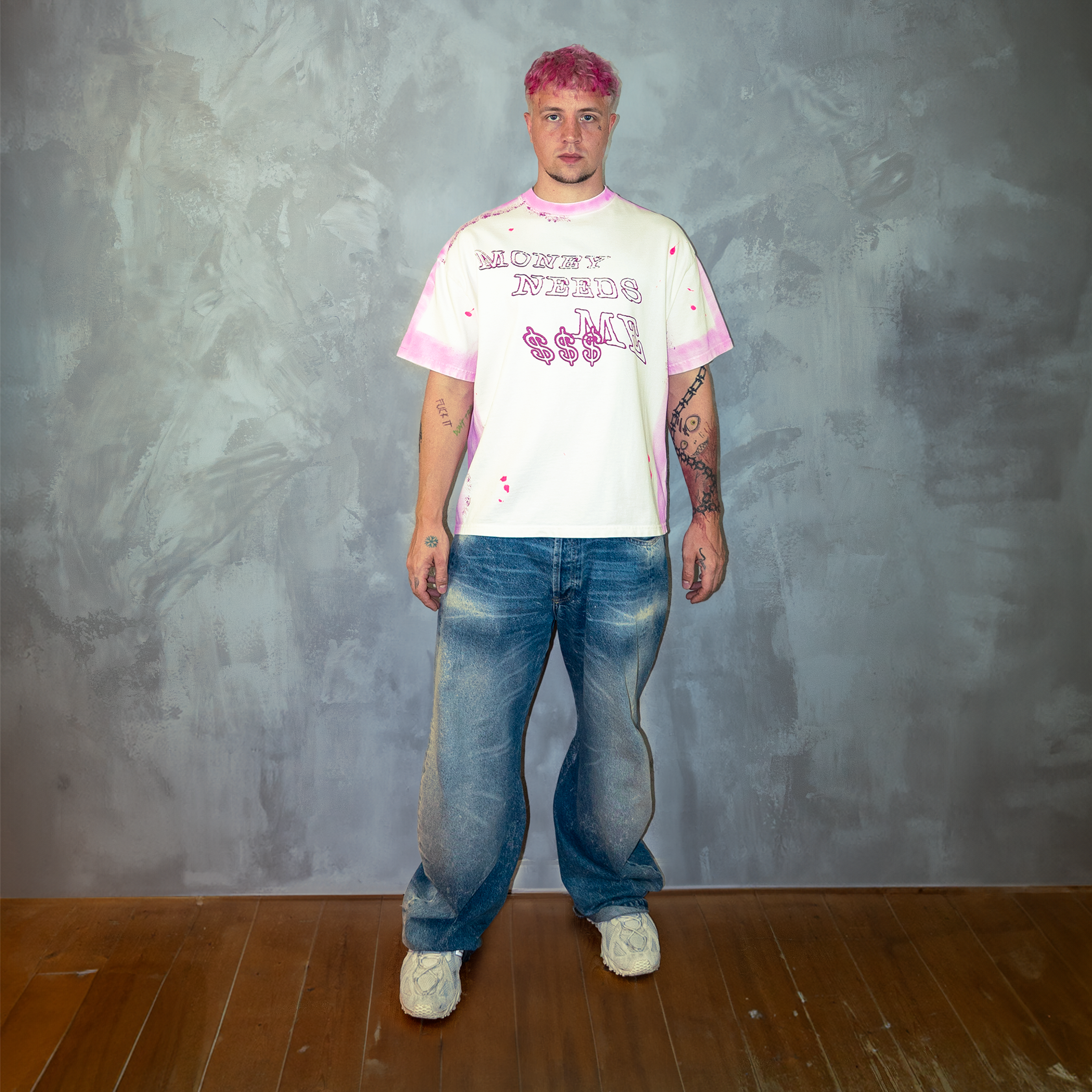 LAW OF ATTRACTION T-Shirt Model vorne 2
